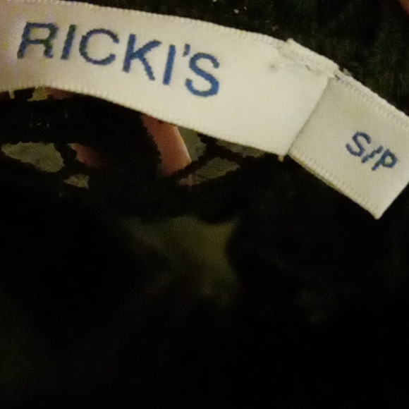 ⭐️ Host Pick⭐️ Ricki's | Black Sheer Embroidered Mesh Top - Picture 5 of 6